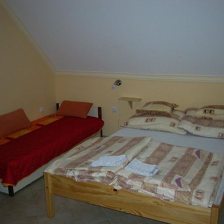Kustanygyongye Vendeghaz Kehidakustany Apartment Bagian luar foto