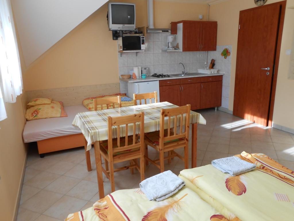 Kustanygyongye Vendeghaz Kehidakustany Apartment Bagian luar foto