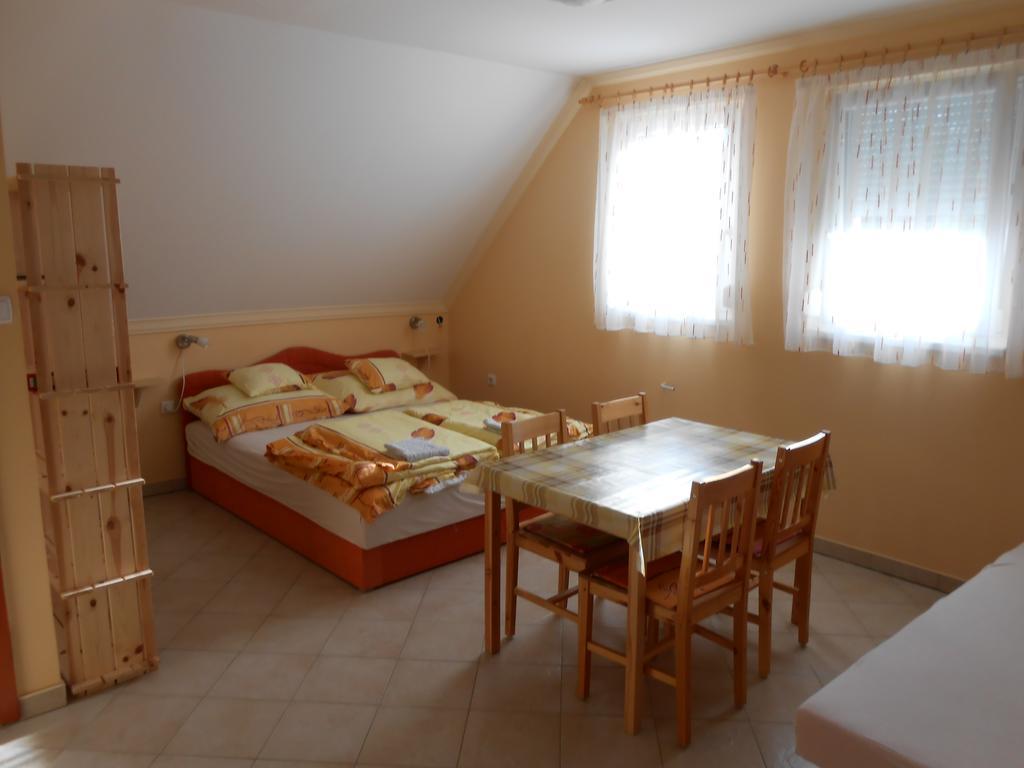 Kustanygyongye Vendeghaz Kehidakustany Apartment Bagian luar foto